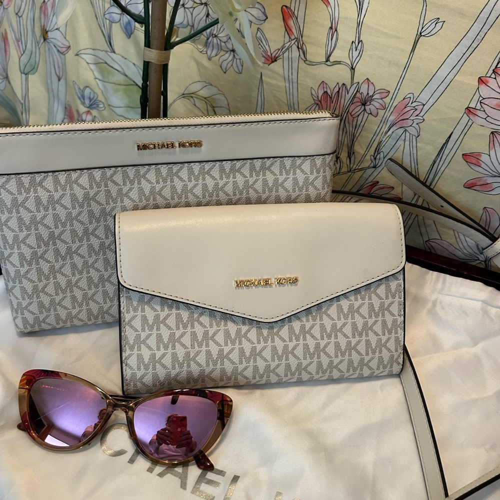 Michael Kors Cream and Gray Wristlet an Clutch Combo set!